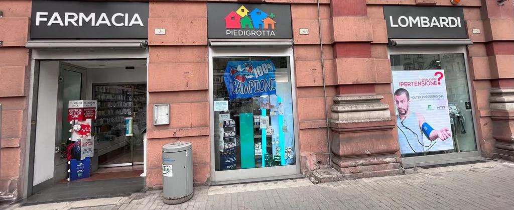 Esterno Farmacia Piedigrotta